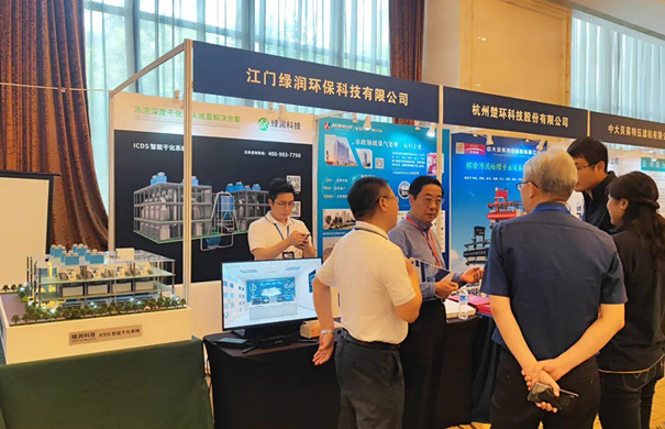 綠潤(rùn)科技展位更是人氣爆棚，咨詢不斷